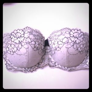 32DD Victoria’s Secret Bra- straps included